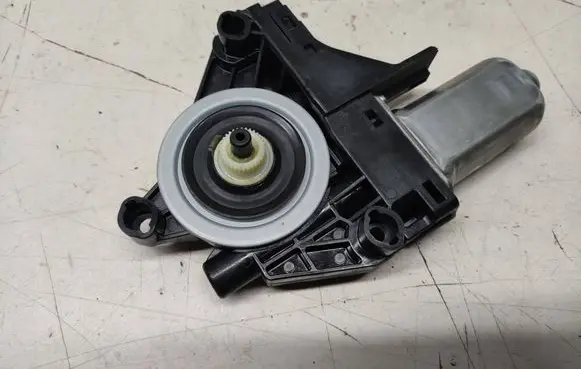 Volvo XC60 Front door window regulator motor 966269