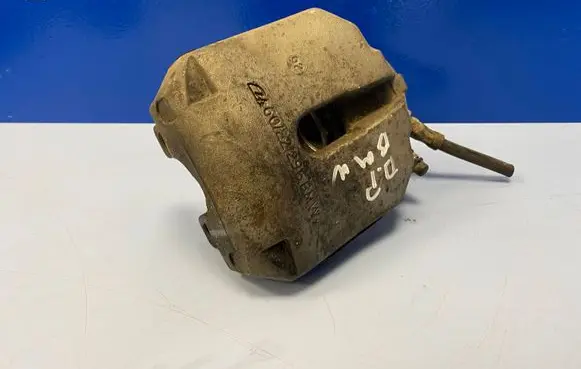 BMW 5 E39 Front brake caliper 6022296
