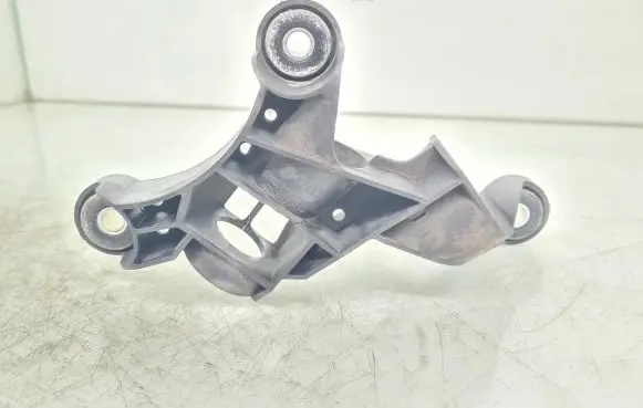 Volkswagen Tiguan Gear shift cable bracket 5N0711789B