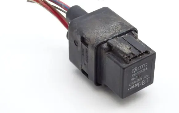 Volkswagen PASSAT B5.5 Other relay 3B0951253