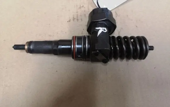 Volkswagen Sharan Fuel injector 038130073R