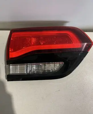 Jeep Grand Cherokee Tailgate rear/tail lights P68142945AE
