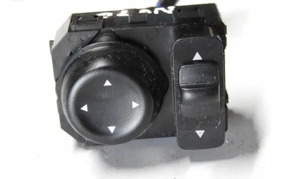 Nissan Note (E11) Tailgate/trunk/boot open switch 8200973738