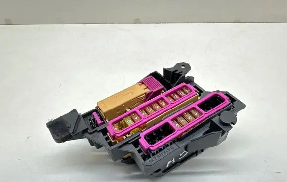 Audi A5 Sportback 8TA Fuse module 