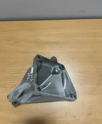 Mercedes-Benz E W212 Engine mounting bracket A2722231504