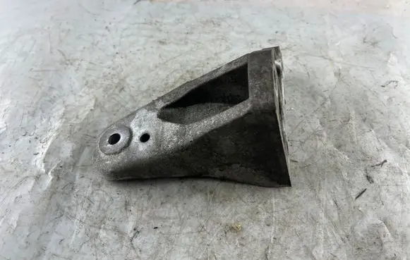 Jaguar XJ X351 Engine mounting bracket 5R836037