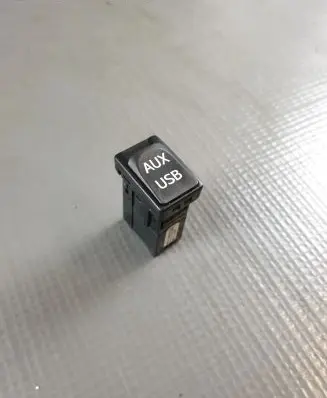 Toyota Avensis T270 USB socket connector 8619002070