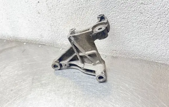 Opel Vectra C Power steering pump mounting bracket 55354828