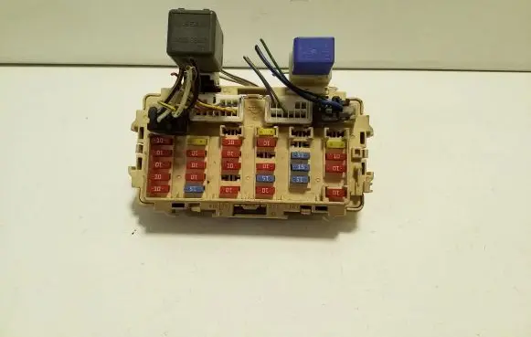 Nissan X-Trail T30 Fuse module
