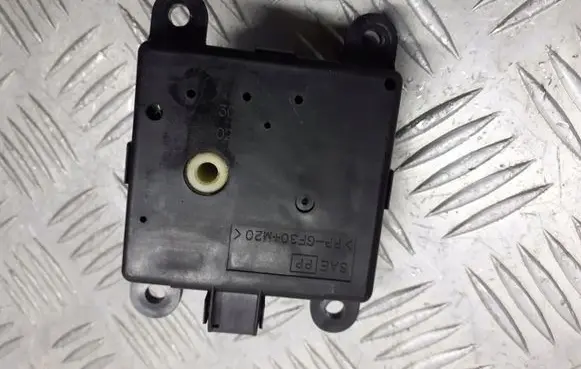 Nissan Primera A/C air flow flap actuator/motor 3C27030850