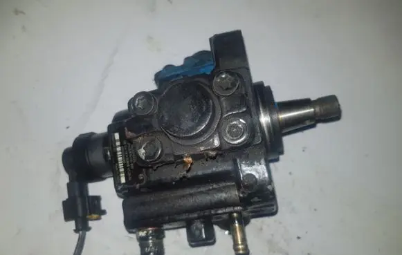 Opel Zafira B Fuel injection high pressure pump 0445010155