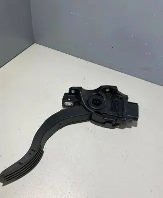 Volvo V70 Accelerator throttle pedal 6G929F836BD C95YE01