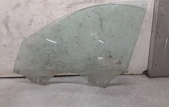 BMW 3 E90 E91 Front door window glass four-door 