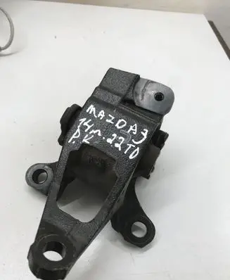 Mazda 3 II Engine mount bracket