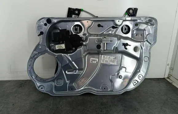 Volkswagen Polo IV 9N3 Front door window regulator with motor 