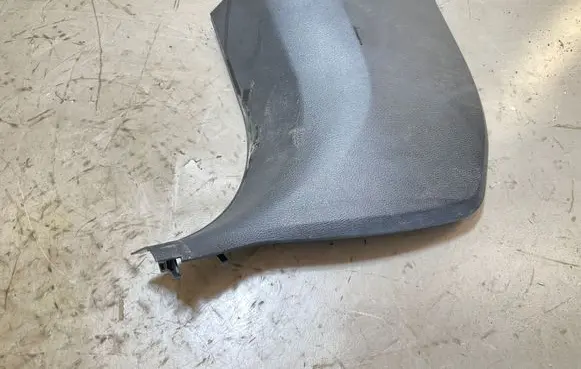 Foot area side trim