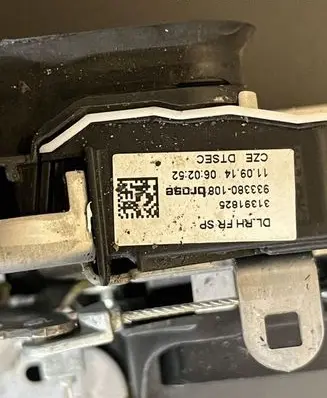 Volvo V40 Front door lock 31391825