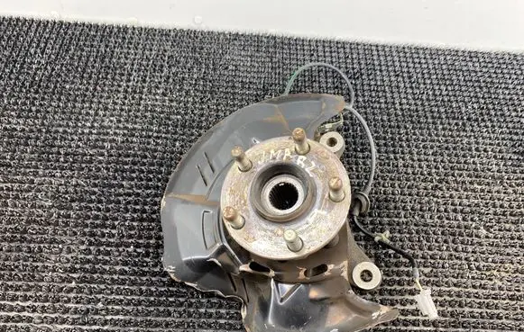 Subaru Impreza IV Front wheel hub 