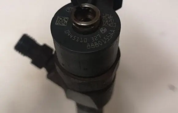 Opel Insignia A Fuel injector 0445110327