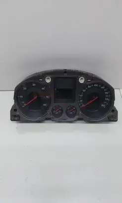 Volkswagen PASSAT B6 Speedometer (instrument cluster) 3C0920860N