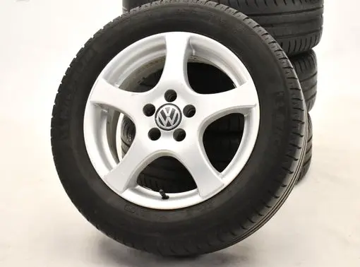 Volkswagen Golf V R15 alloy rim 