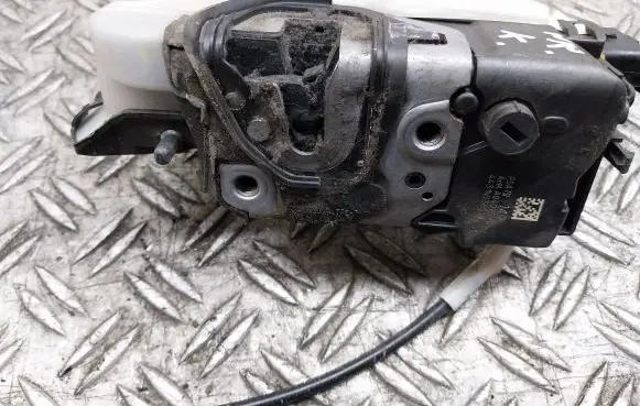 Citroen C5 Front door lock