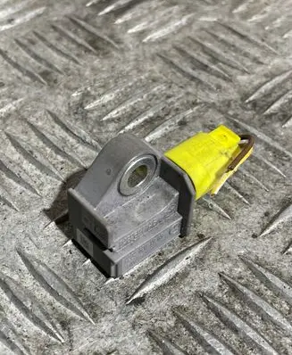 Mercedes-Benz C W204 Airbag deployment crash/impact sensor A2048201985 5WK43584 04896011AB