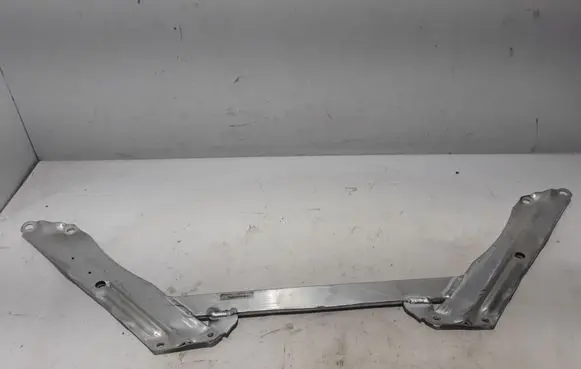 Headlight/headlamp mounting bracket