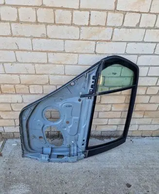 Volkswagen Golf V Rear door window/glass frame 