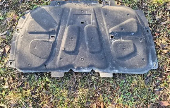 Engine bonnet/hood sound/heat insulation