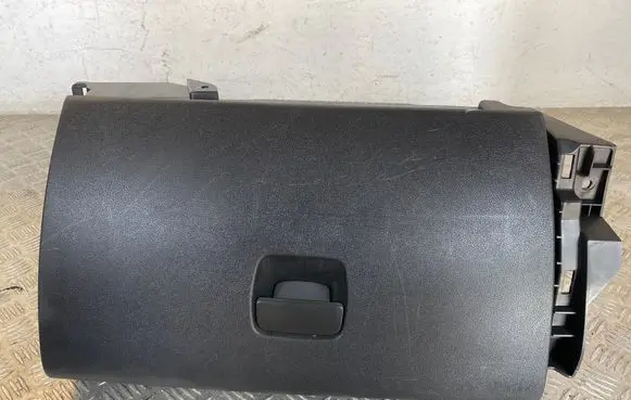 Opel Vivaro Glove box set 681084386R 93454260