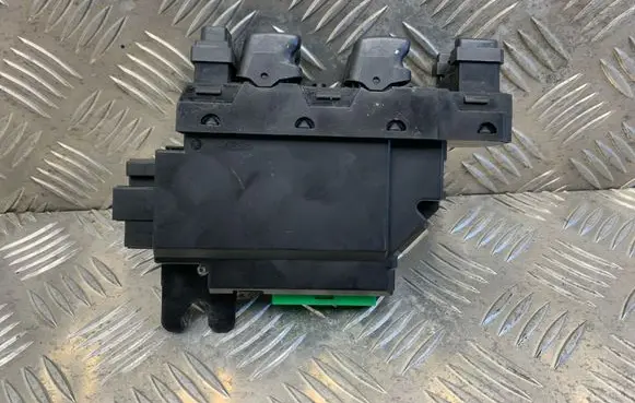 Volvo XC90 Electric window control switch 30739980