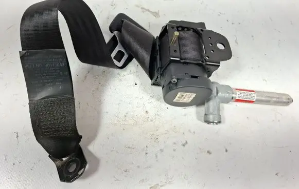 Volvo S40 Rear seatbelt 30615643