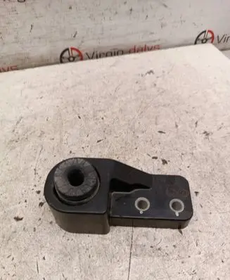 Chevrolet Cruze II Radiator mount bracket 13472762