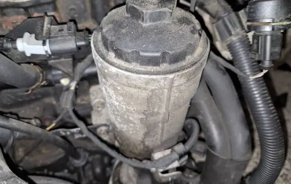 Volkswagen Caddy Oil filter cover 