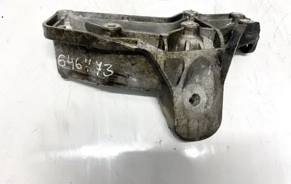 BMW 5 E60 E61 Engine mounting bracket