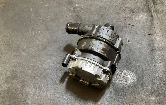 Audi A3 8Y Electric auxiliary coolant/water pump 04L965567 0392024003