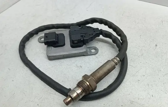 Mercedes-Benz C W205 Lambda probe sensor A0009052809 180303110402 0009052809