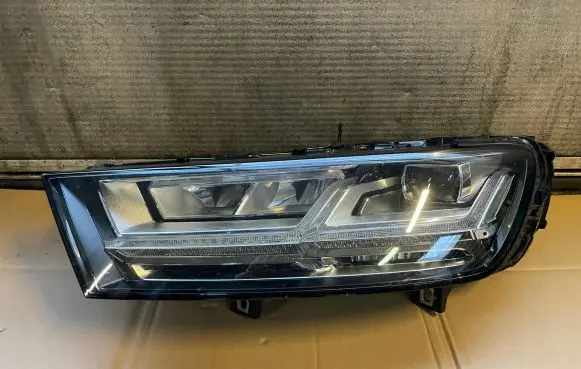 Audi Q7 4M Headlight/headlamp 4M0941033B