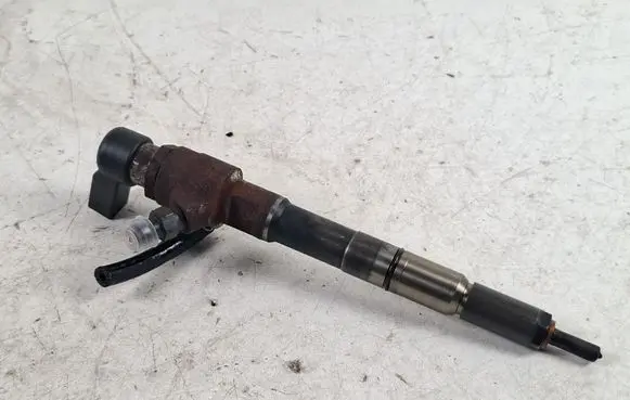 Volkswagen Touran II Fuel injector 03L130277B