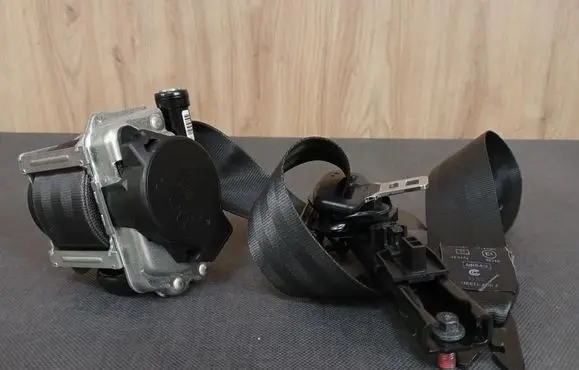 Volvo V40 Cross country Front seatbelt 31390454