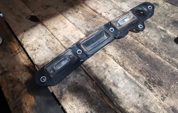 Volkswagen Jetta V Trunk door license plate light bar 