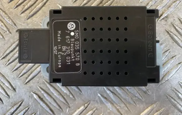 Volkswagen Golf Plus Aerial antenna amplifier 5M0035570B 7617310031