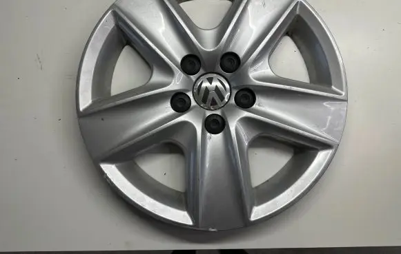 Volkswagen Golf V R15 wheel hub/cap/trim 5K0601147C