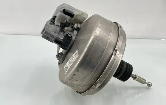 Audi Q7 4M Brake booster 4M0612103A