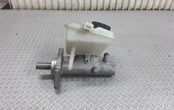 Master brake cylinder