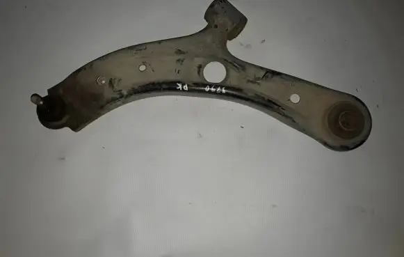 Suzuki Swift II Front lower control arm/wishbone 45202-68L00