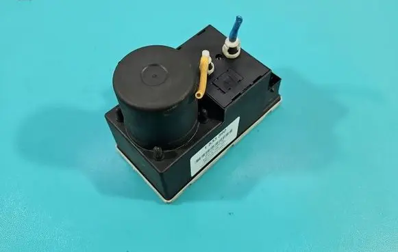 Audi A3 S3 8L Central locking vacuum pump 8L0862257L IMPRK1533390
