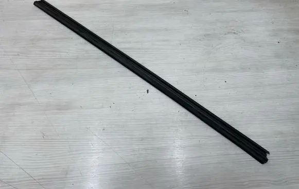 Skoda Fabia Mk3 (NJ) Rubber seal front door window/glass 6V0837479