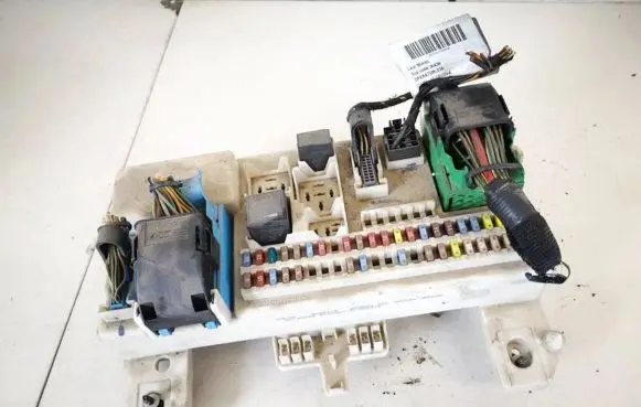 Volvo V50 Fuse box set 8690719 519096119